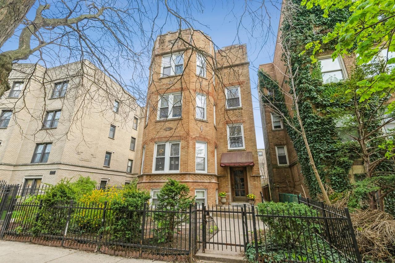 2115 W Arthur Ave., Chicago, IL 60645
