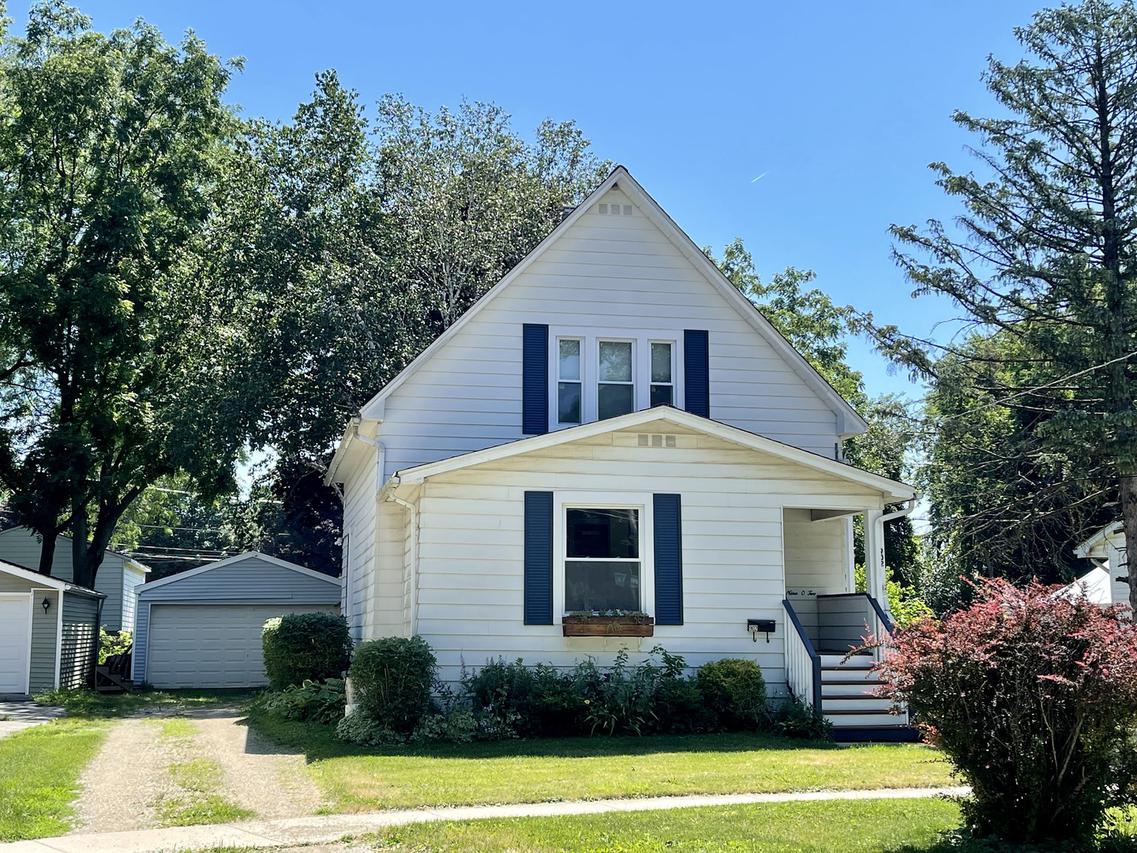 902 N 12th St., Dekalb, IL 60115