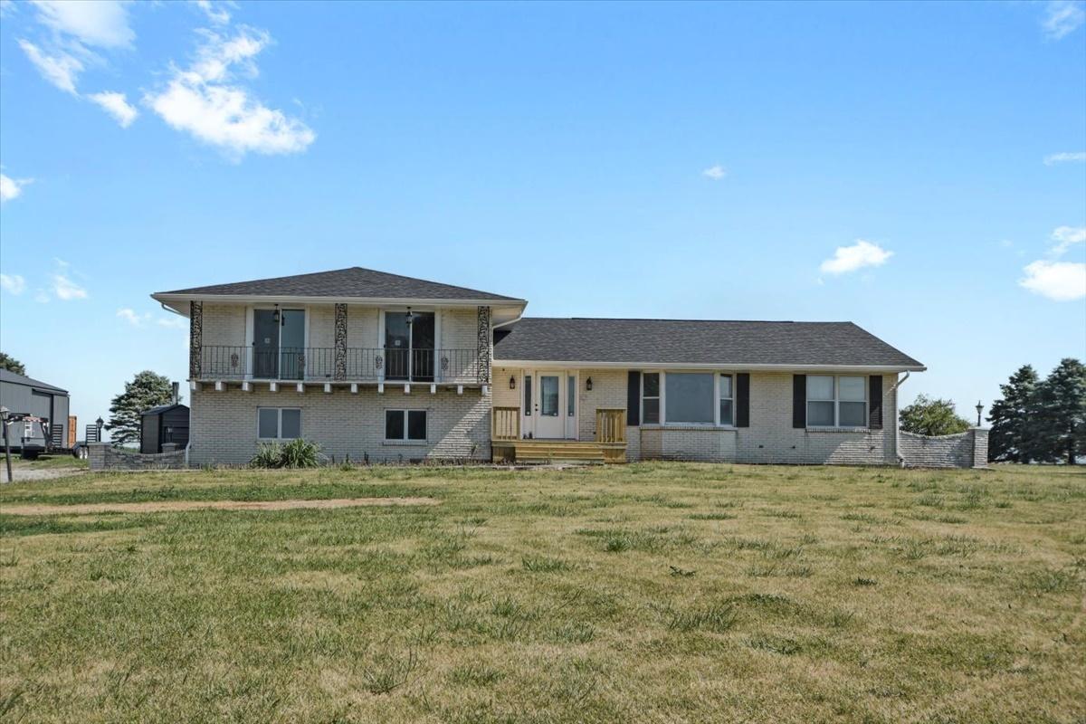 4216 E 2500 North Rd., Armstrong, IL 61812