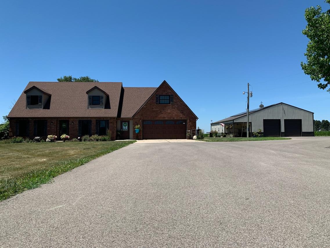 1160 N Cr 1600 E, Villa Grove, IL 61956