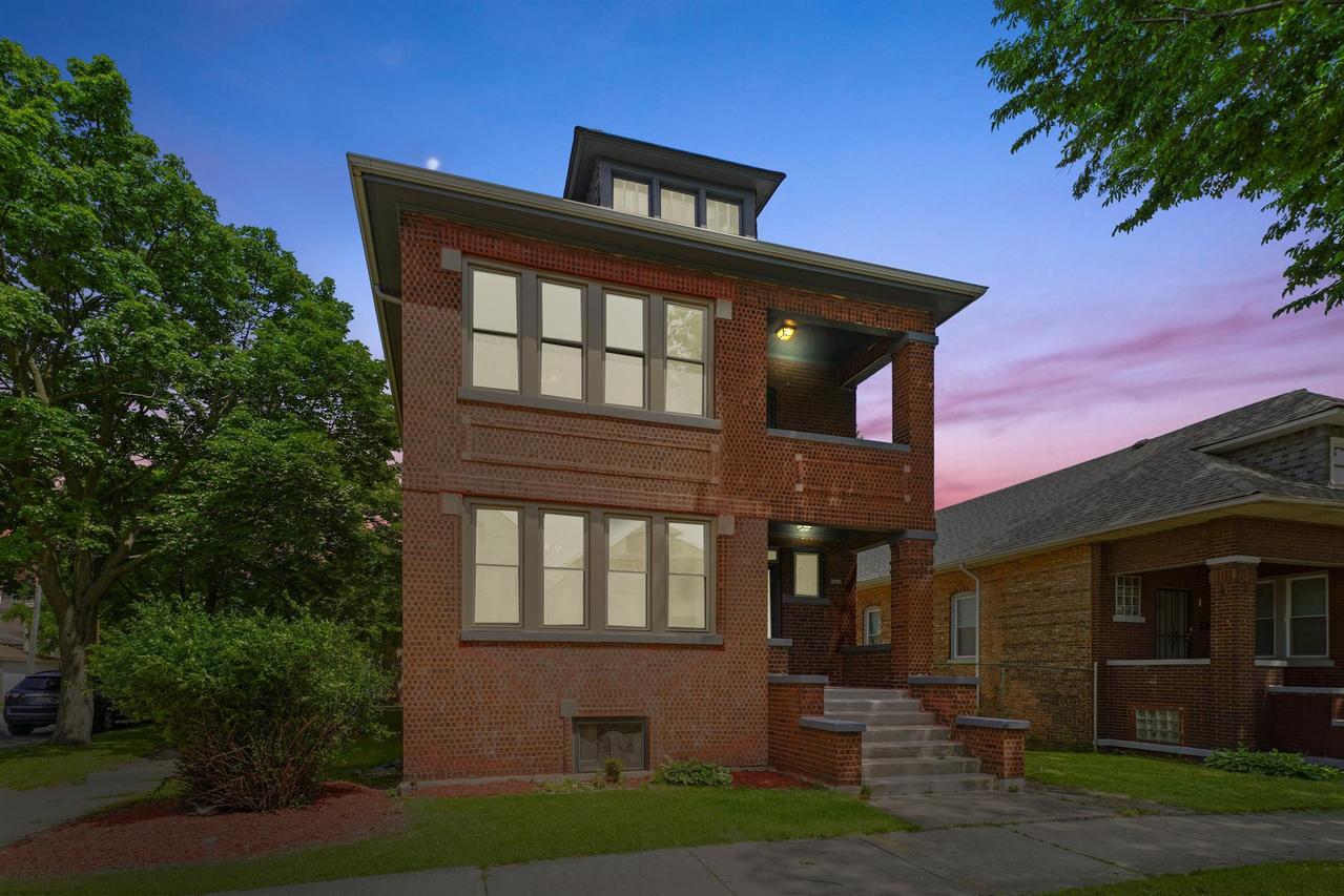 8501 S Manistee Ave., Chicago, IL 60617