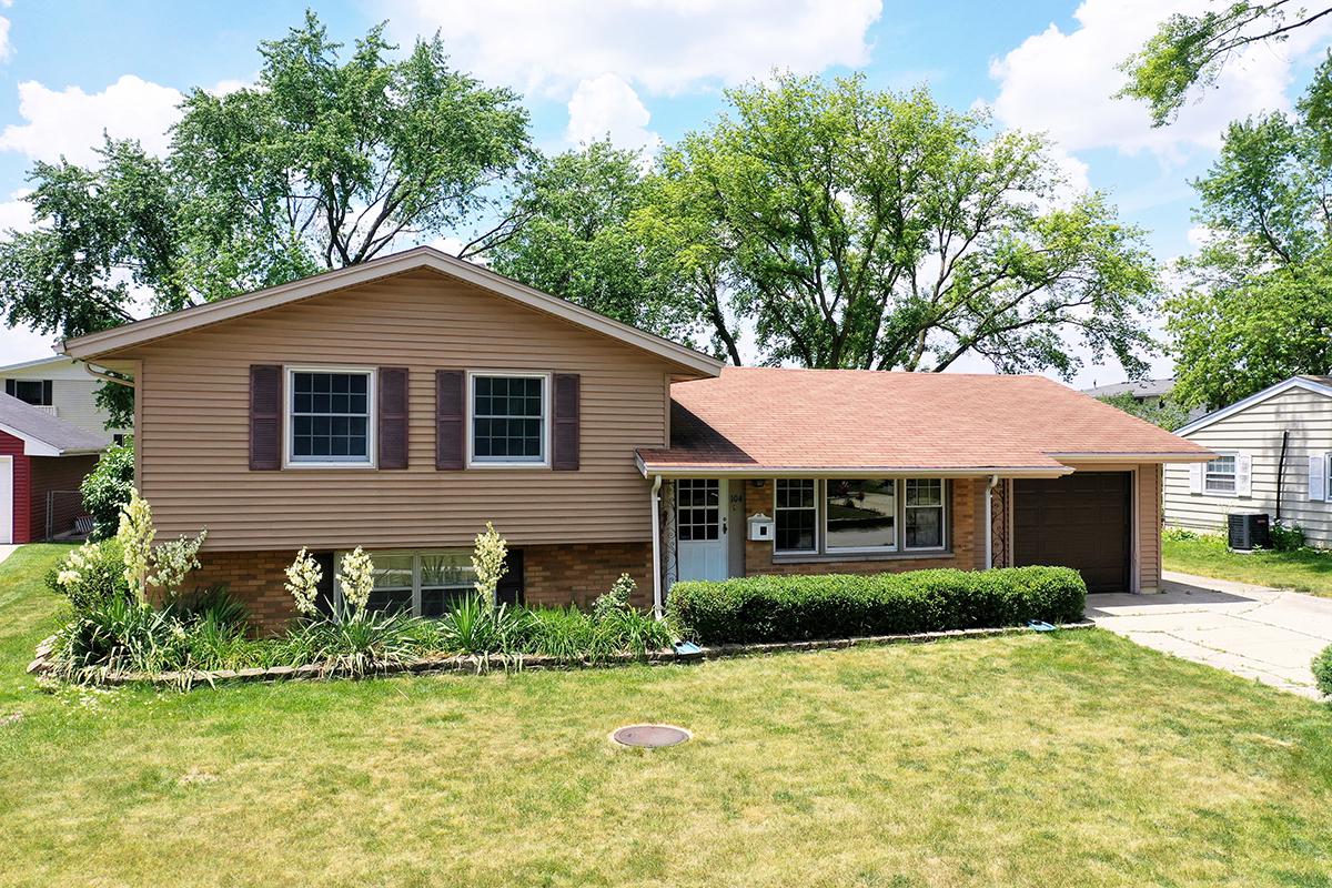 104 Standish Ln., Schaumburg, IL 60193