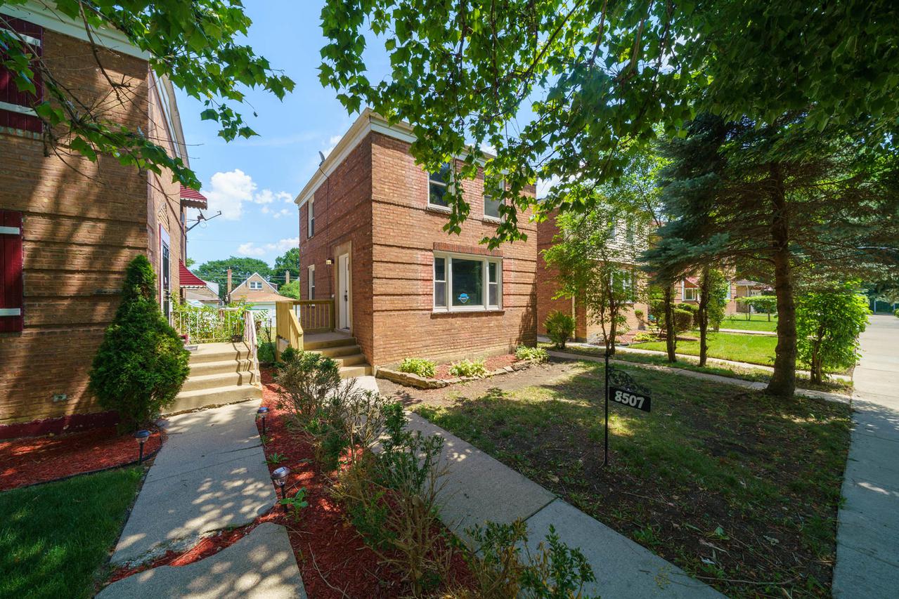 8507 S Hoyne Ave., Chicago, IL 60620