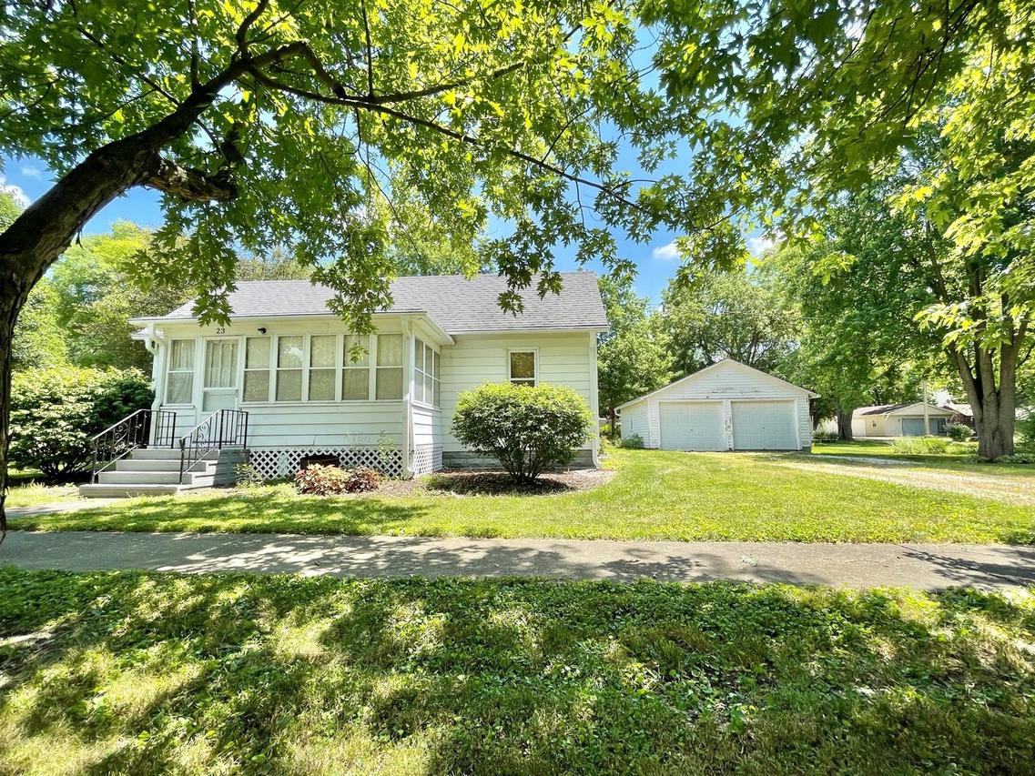 23 Lafayette St., Saunemin, IL 61769