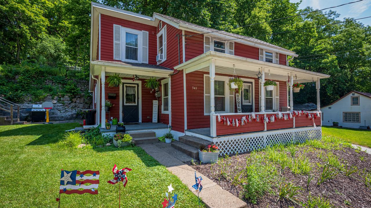 341 Gear St., Galena, IL 61036