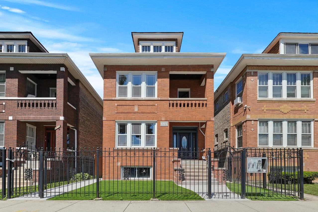 6818 S Rockwell St., Chicago, IL 60629