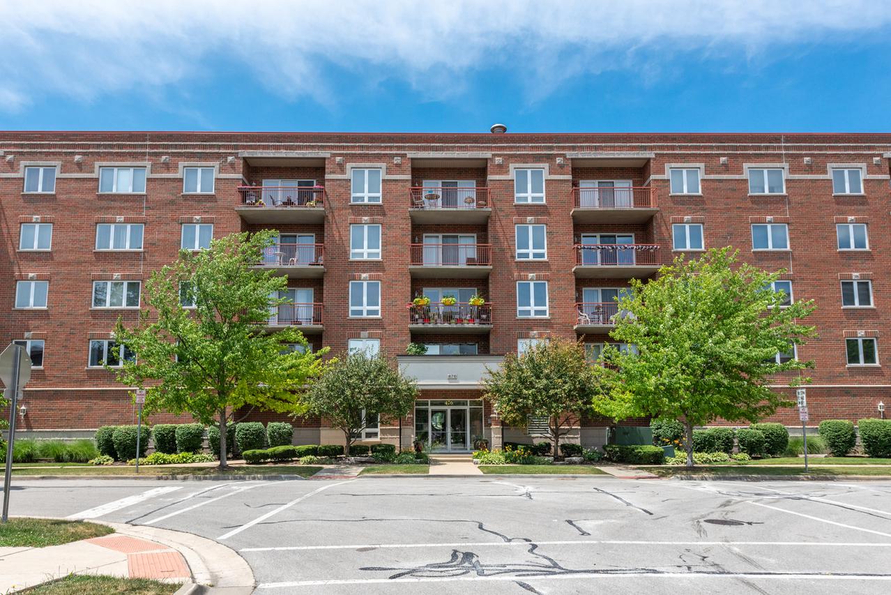 476 Alles St. #204, Des Plaines, IL 60016