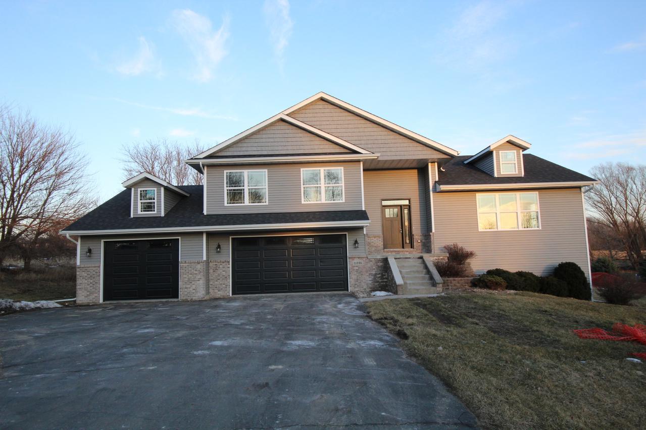 11235 Dublin Dr., Roscoe, IL 61073