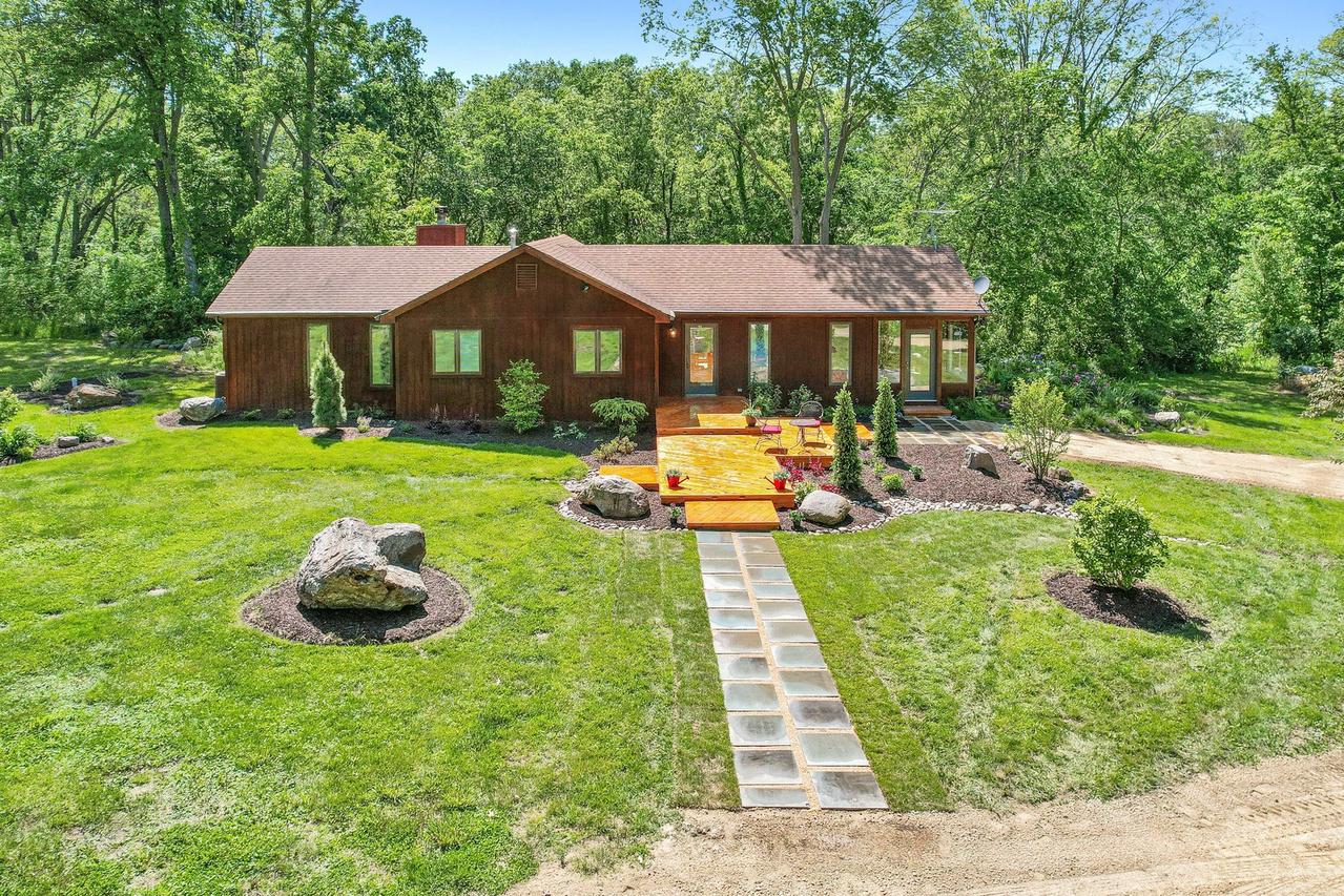 911 Melugins Grove Rd., Compton, IL 61318
