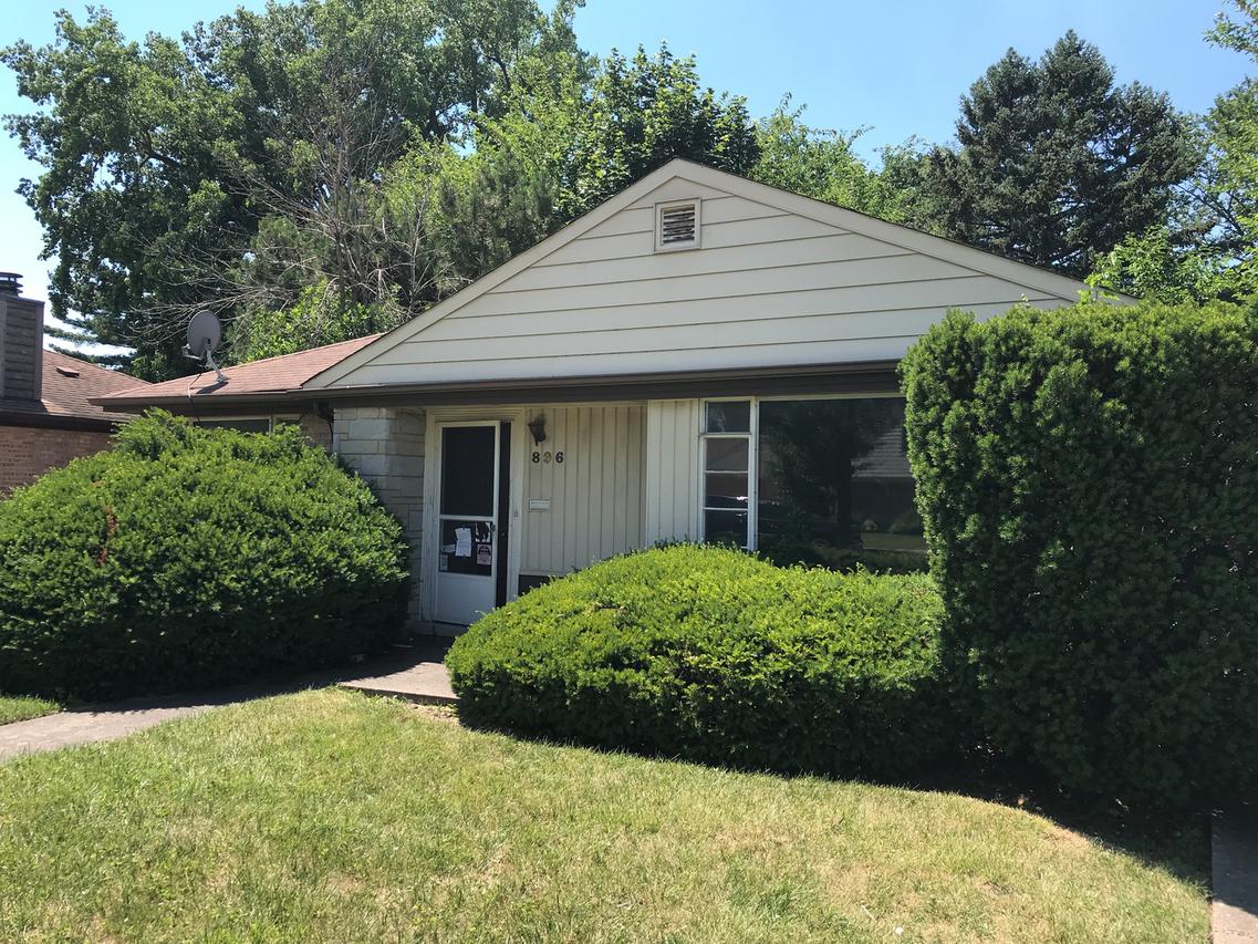 896 W Grant Dr., Des Plaines, IL 60016