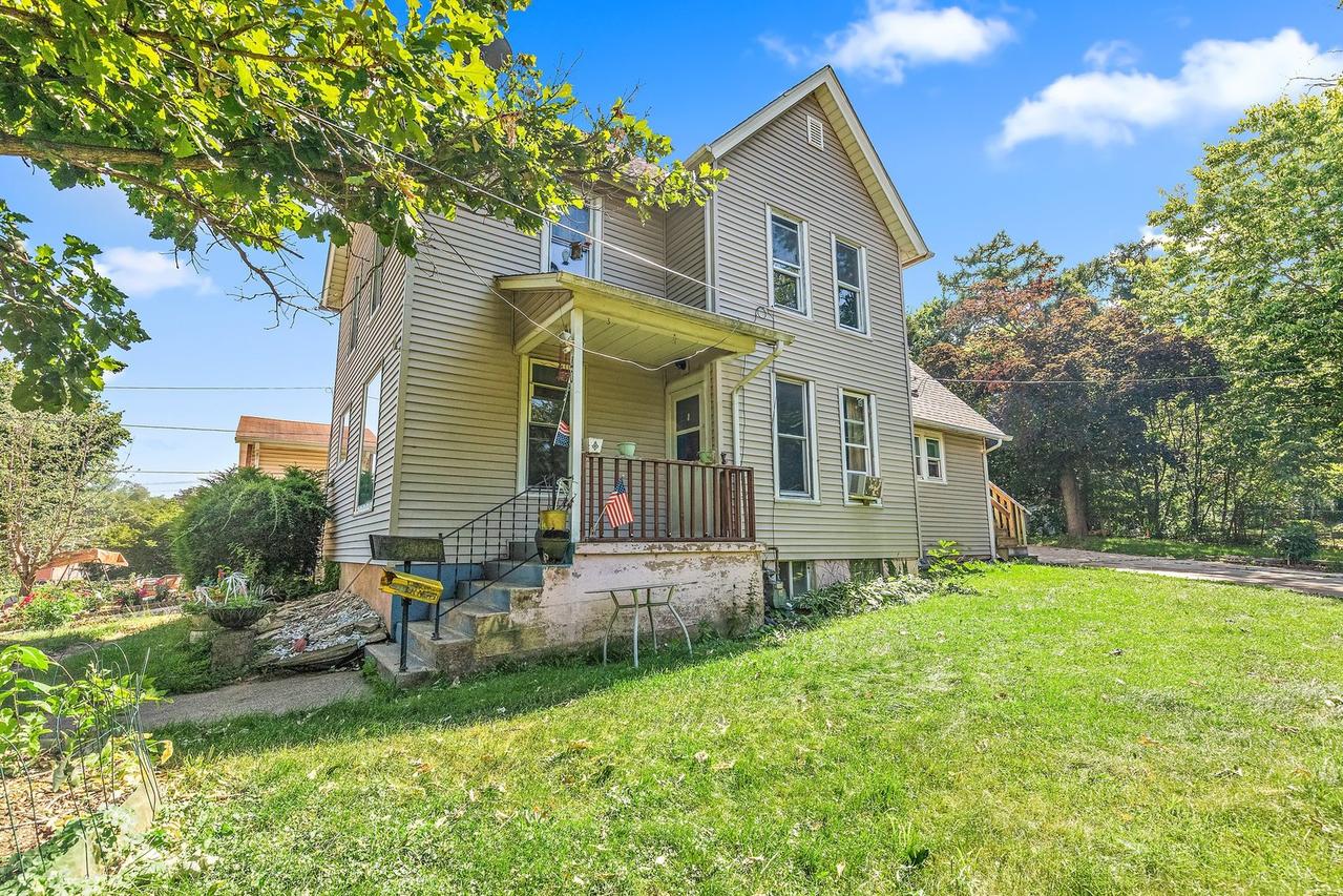 40 N Union St., Elgin, IL 60123