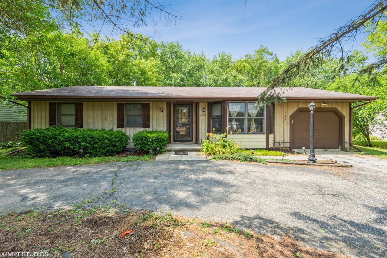 1704 Nish Rd., Crystal Lake, IL 60012