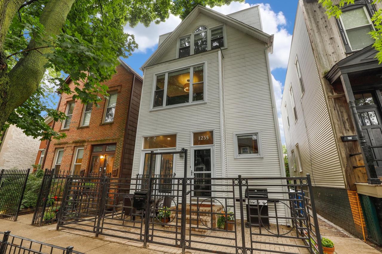 1235 W Wrightwood Ave. #1F, Chicago, IL 60614