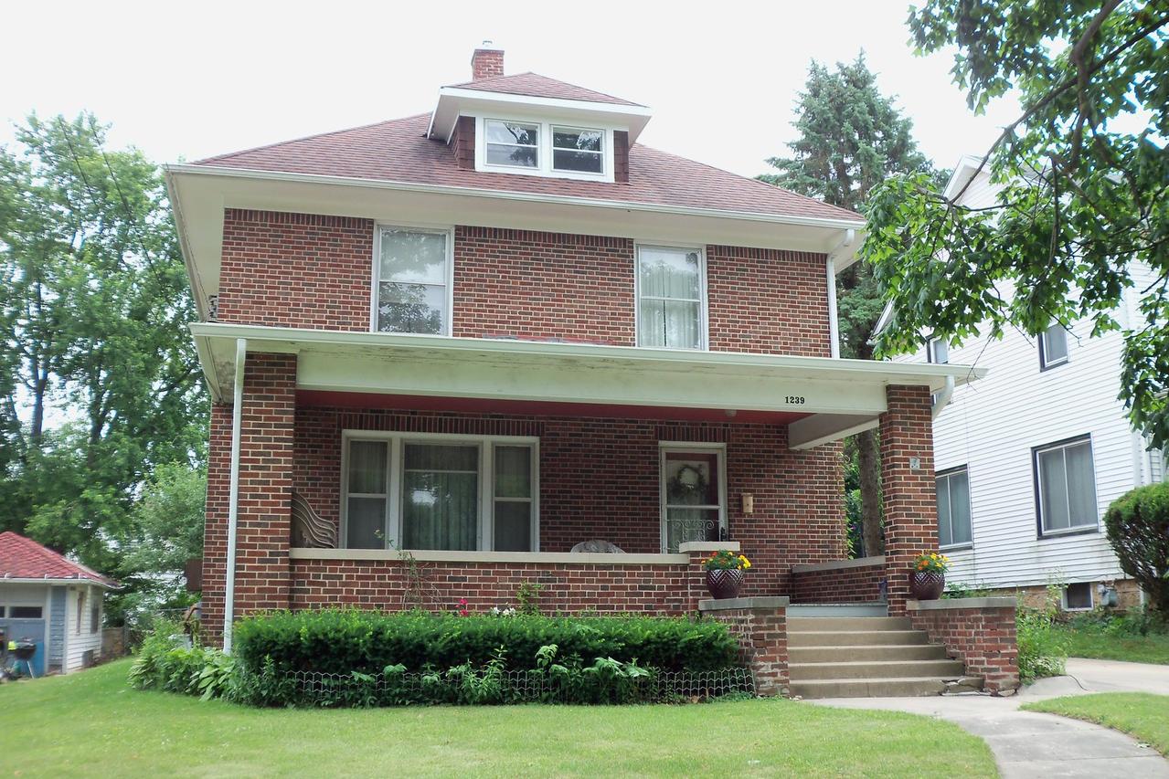 1239 S Carroll Ave., Freeport, IL 61032