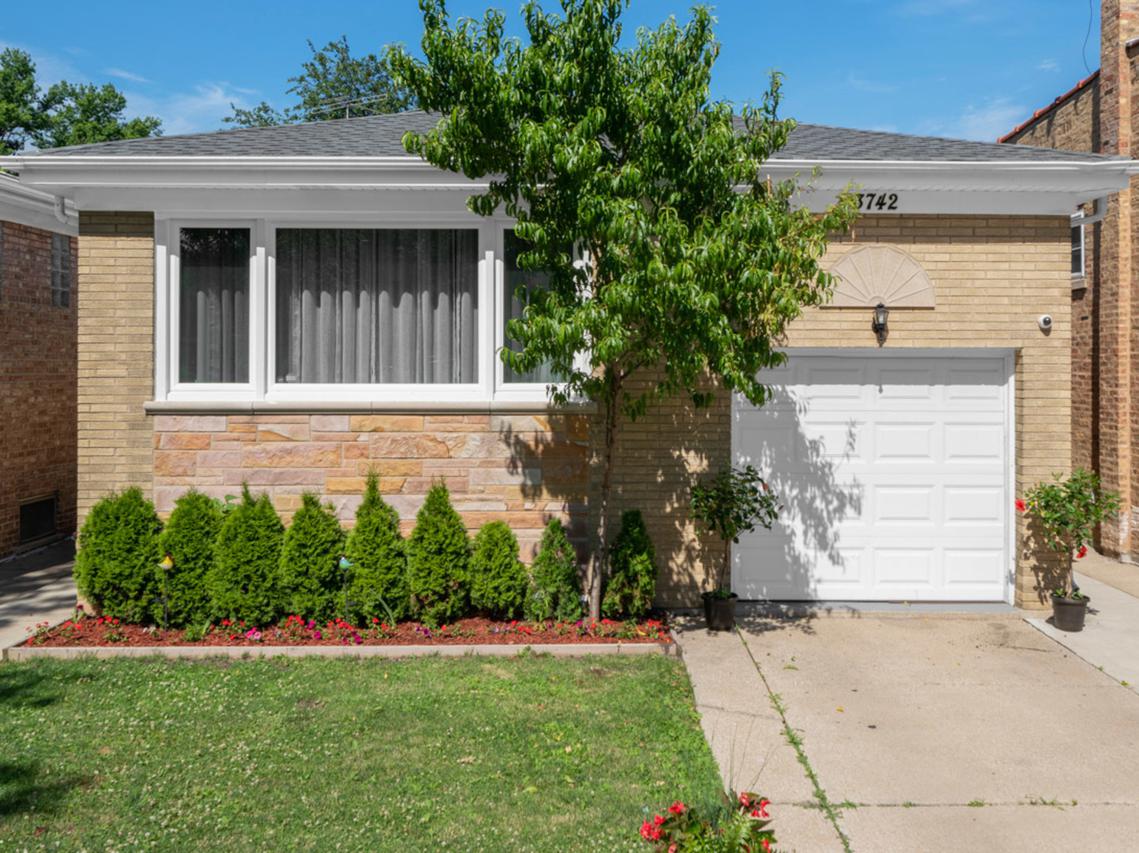 3742 N Lockwood Ave., Chicago, IL 60641