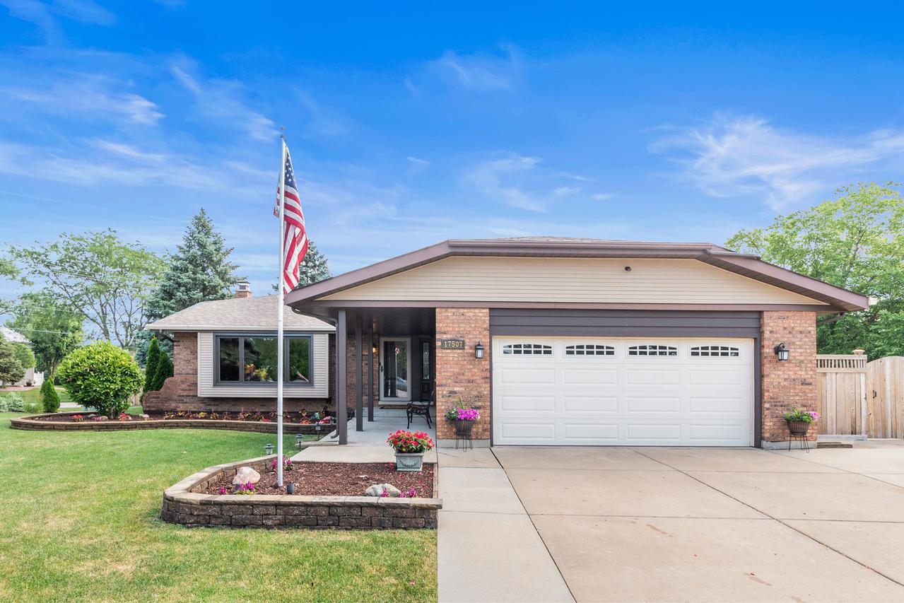 17507 Pecan Ln., Tinley Park, IL 60487