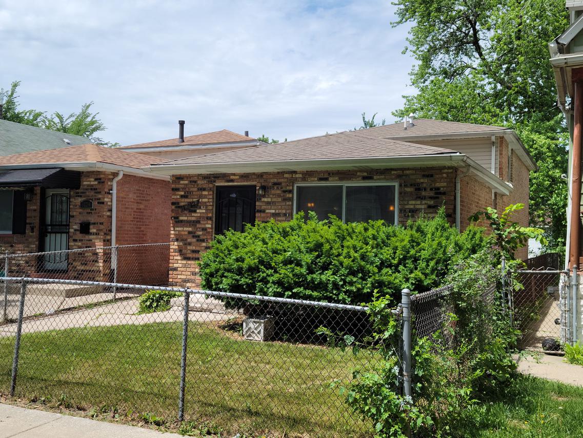 10012 S La Salle St., Chicago, IL 60628