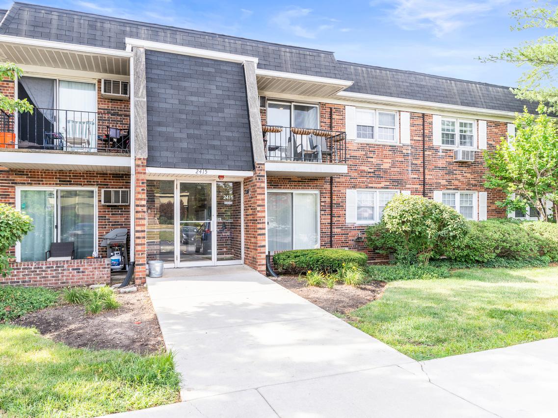 2415 Ogden Ave. #7, Downers Grove, IL 60515