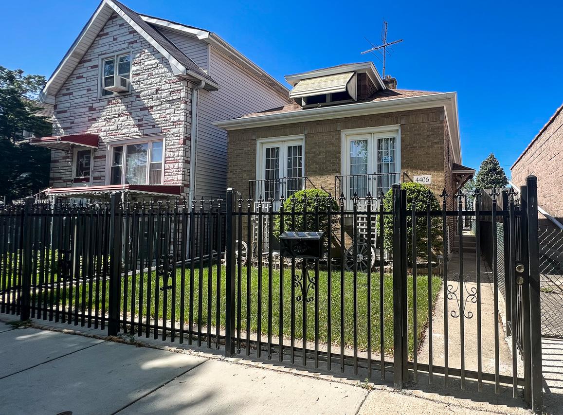 4406 W Augusta Blvd., Chicago, IL 60651