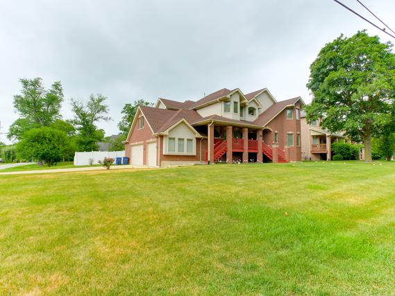 5628 Chase Ave., Downers Grove, IL 60516