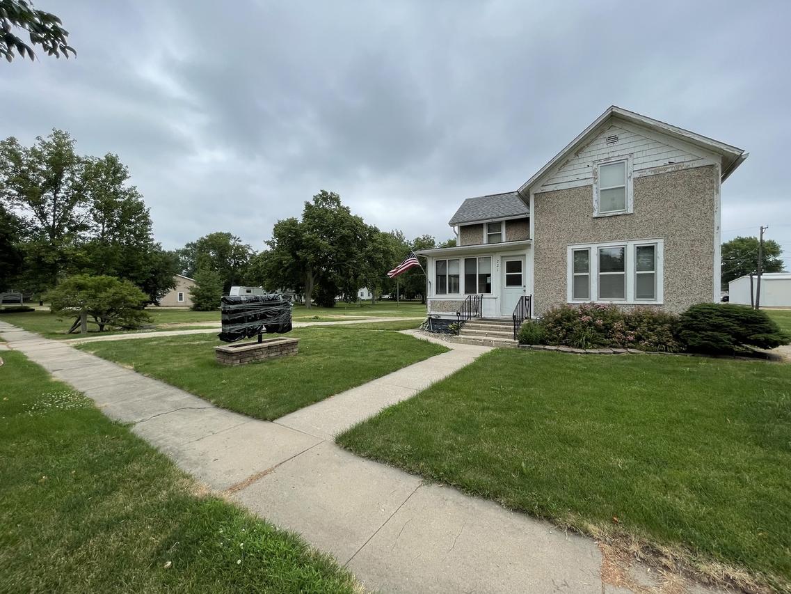 221 N Mason Ave., Amboy, IL 61310