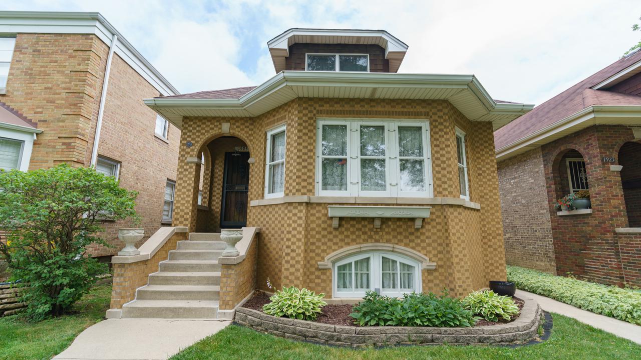 1925 N Neva Ave., Chicago, IL 60607