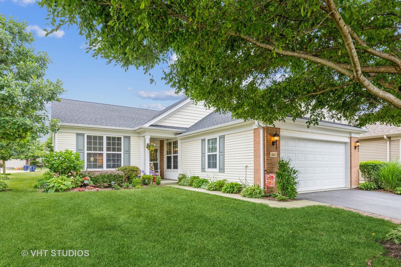 2643 Venetian Ln., Elgin, IL 60124