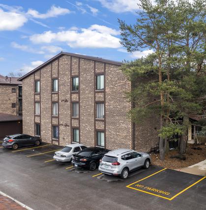 64 Pier Dr. #301, Westmont, IL 60559