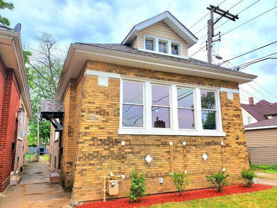 8716 S Elizabeth St., Chicago, IL 60620