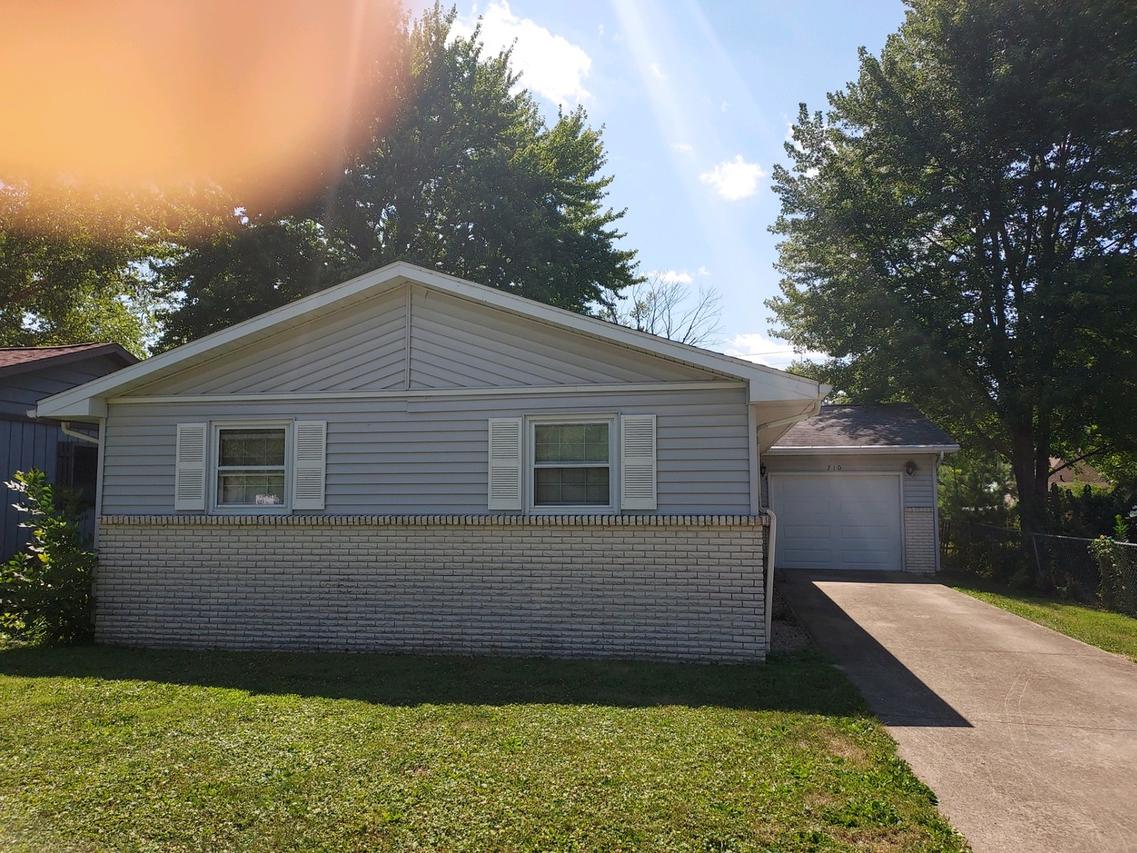710 S Spruce St., Villa Grove, IL 61956