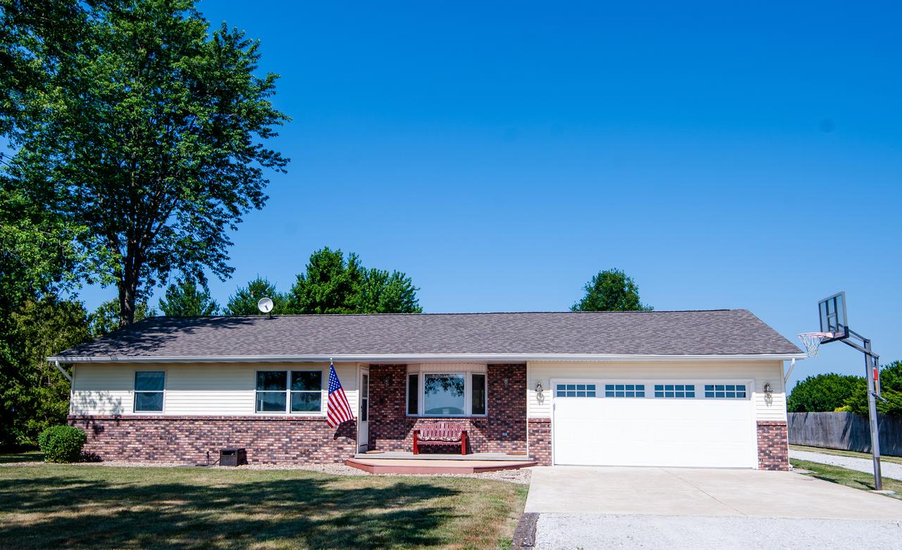 807 County Road 1500 Rd., Tolono, IL 61880