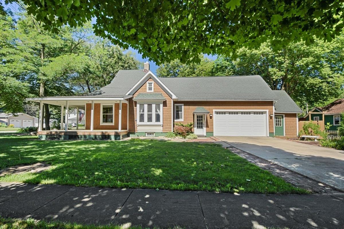 402 W Wilson St., Monticello, IL 61856
