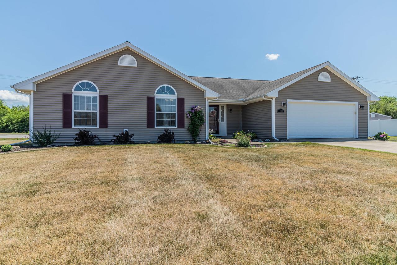 400 Cypress Ct., St. Joseph, IL 61873