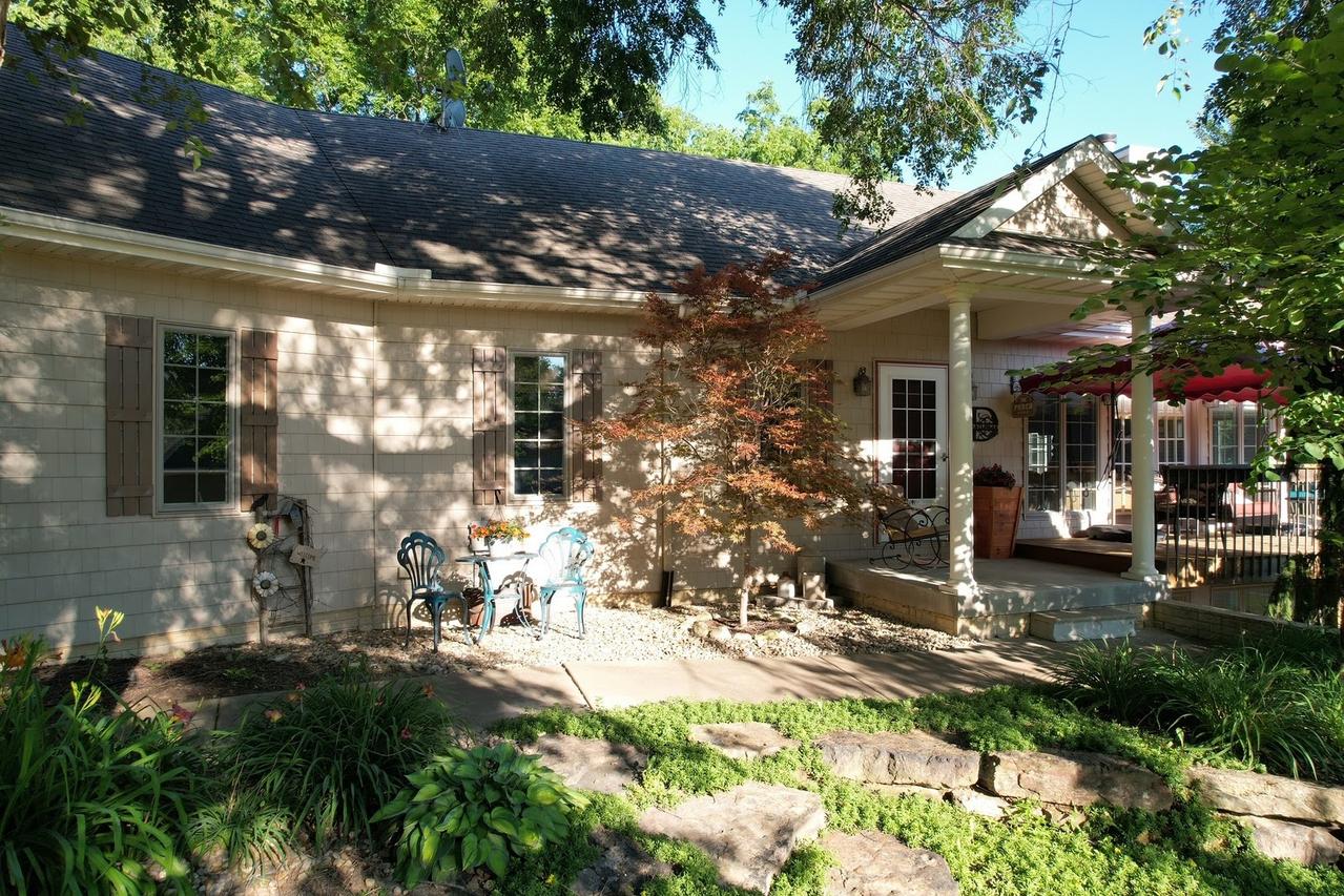 26 Oak Point Ct., Dahinda, IL 61428
