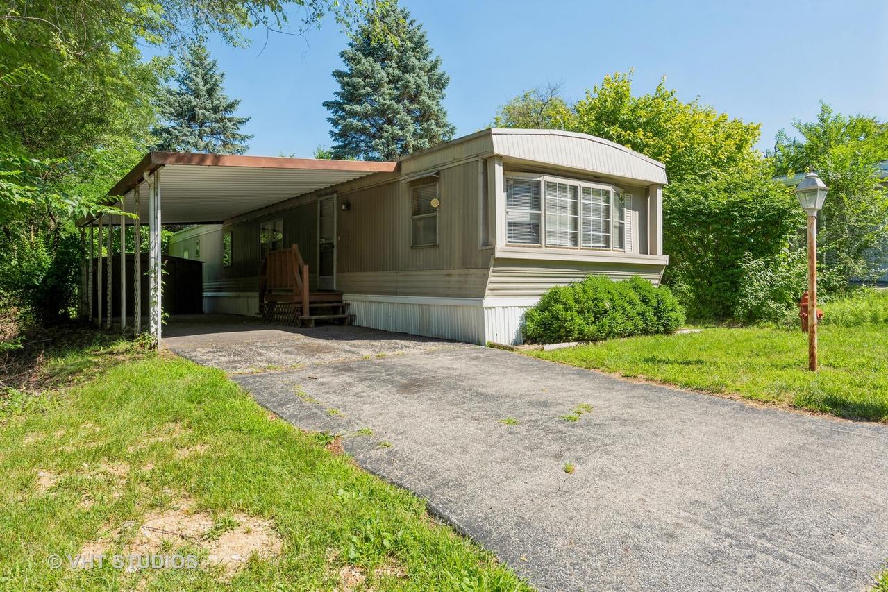 426 Golf View Dr., Crystal Lake, IL 60014
