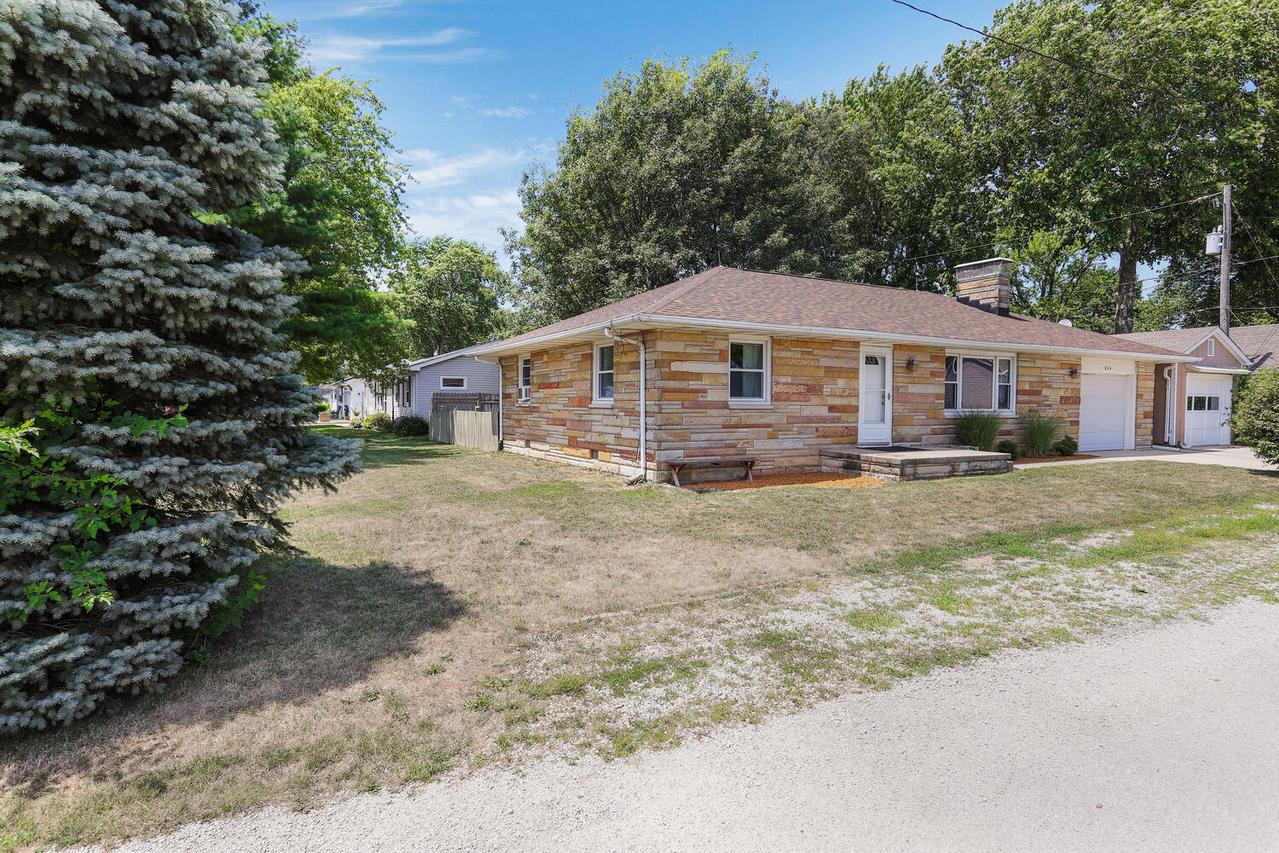 604 Curtis Rd., Ogden, IL 61859