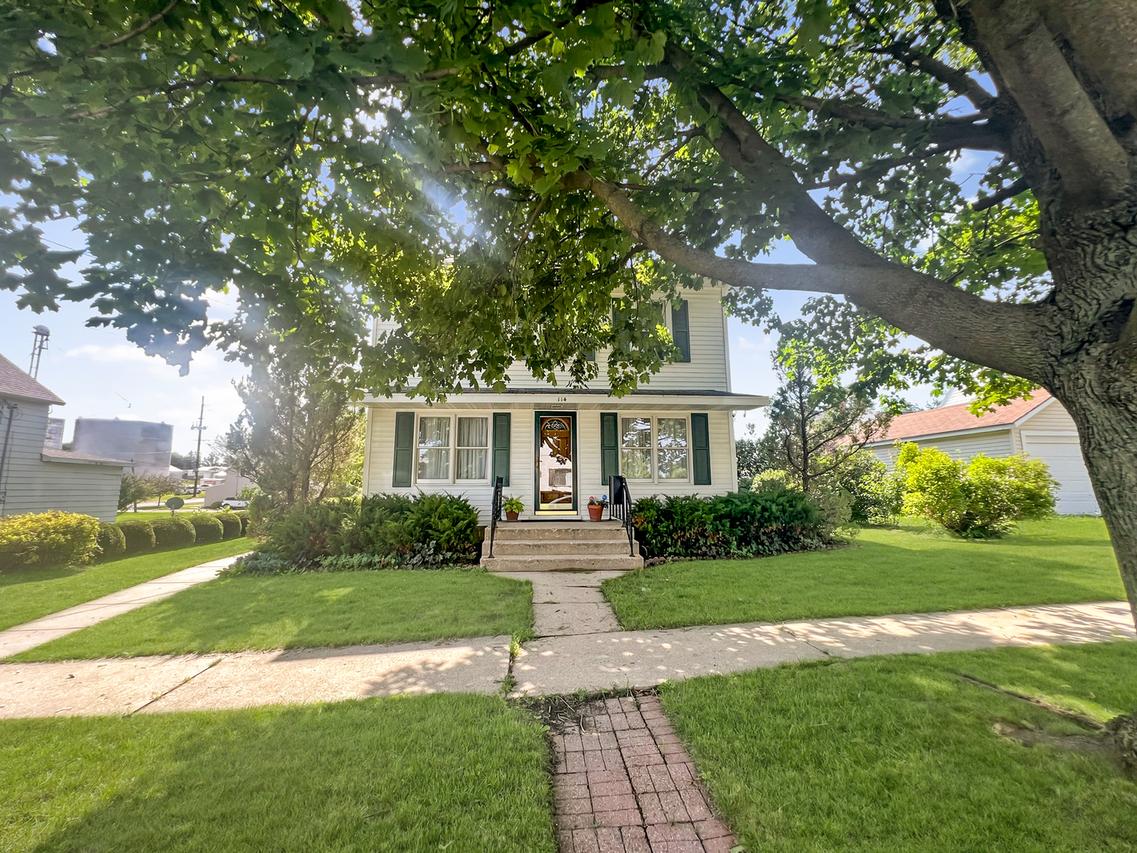 114 S Stockton St., Stockton, IL 61085