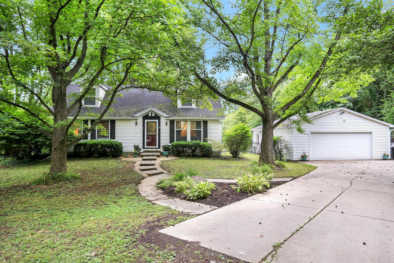 1478 E 2350 North Rd., White Heath, IL 61884