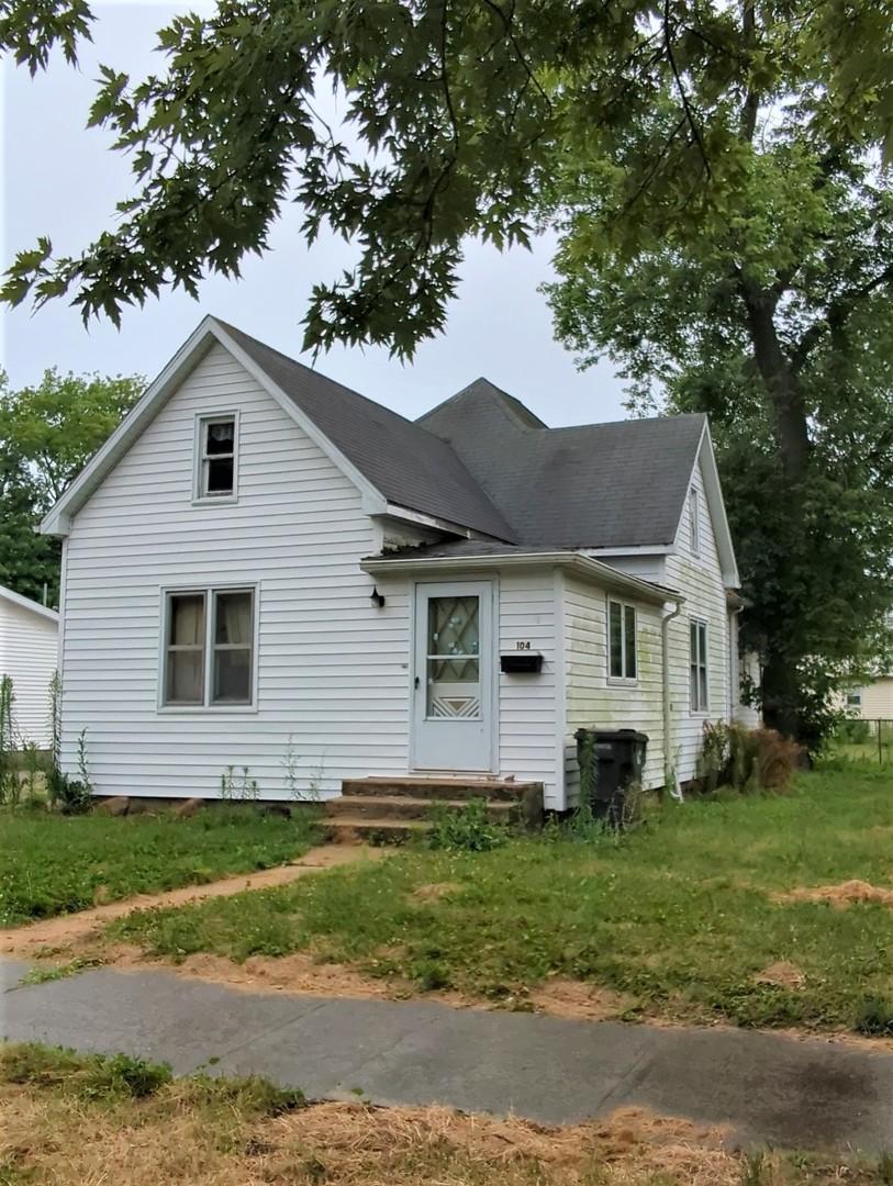 104 S Pine St., Villa Grove, IL 61956