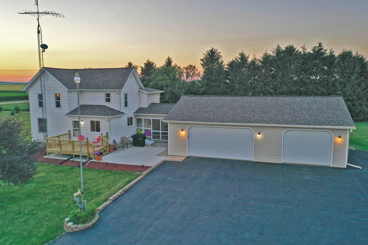 3292 E 13th Rd., Ottawa, IL 61350
