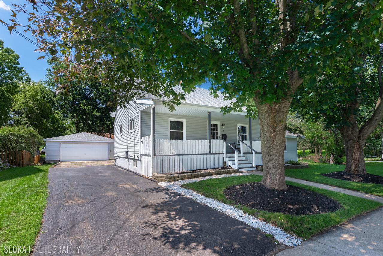 9 Lincoln Ave., East Dundee, IL 60118