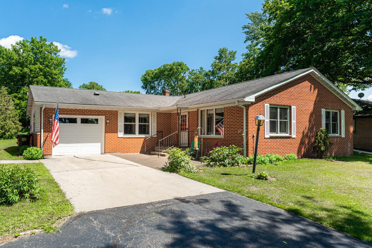 1209 W Washington St., Oregon, IL 61061