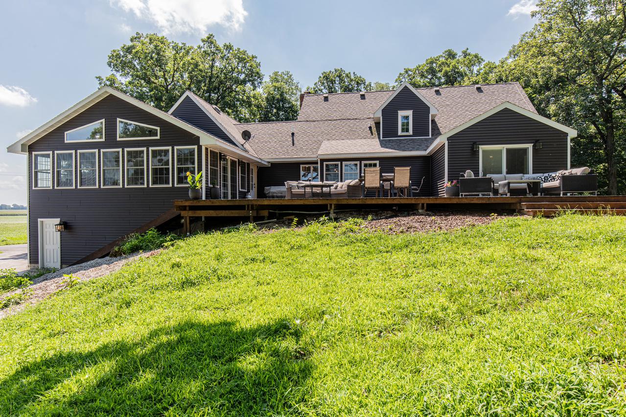 23601 400 East St., Sheffield, IL 61361