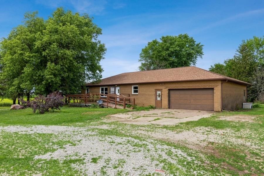 7870 Pryor Rd., Albany, IL 61230