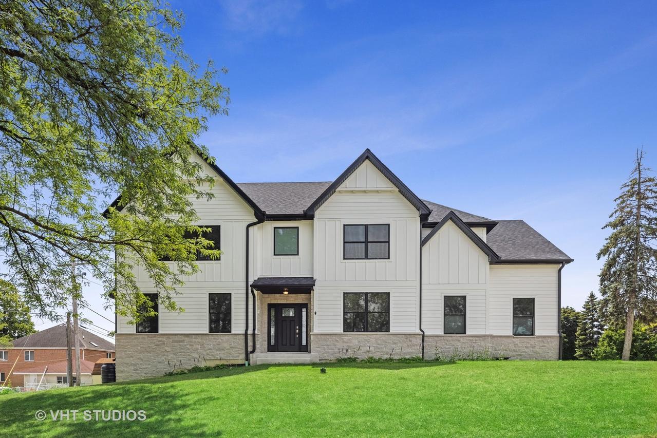 805 N Emroy Ave., Elmhurst, IL 60126
