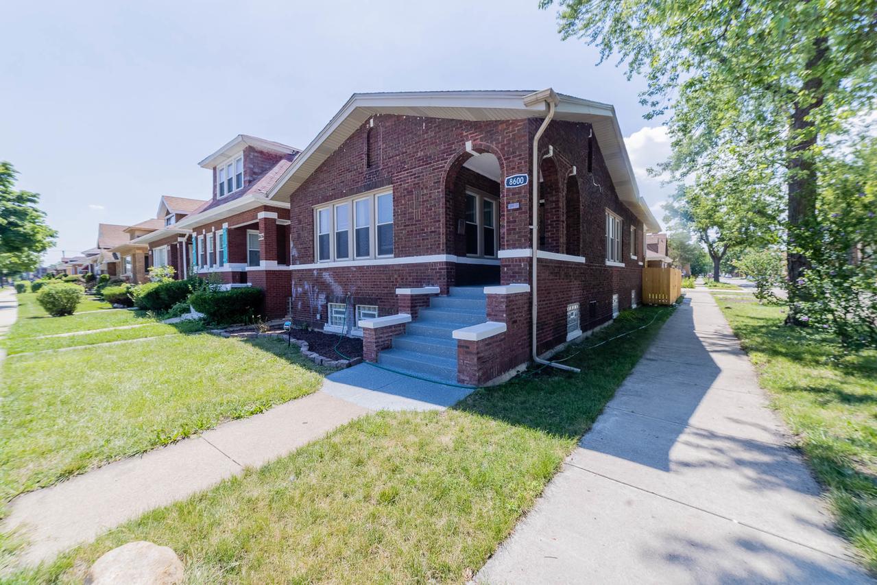 8600 S Loomis Blvd., Chicago, IL 60620
