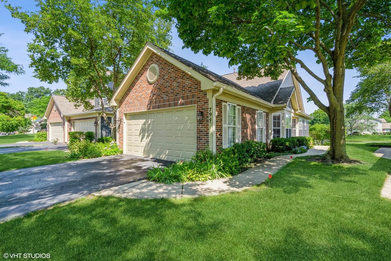 794 N Shady Oaks Dr., Elgin, IL 60120