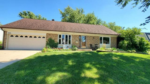 995 Concord Ln., Hoffman Estates, IL 60192