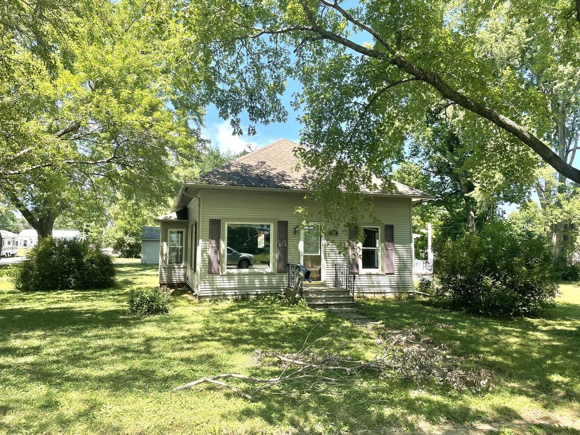 202 E Commercial St., White Heath, IL 61884