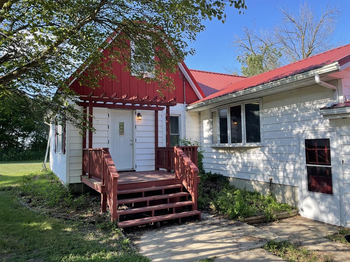2 Elm St., Kempton, IL 60946